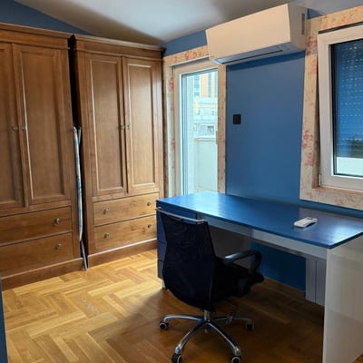Location d’un appartement en duplex de 3 pièces avec vue sur la ville, 90 m², centre de Belgrade, Serbie